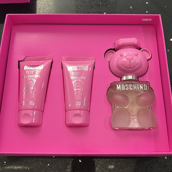 Moschino Bubble Gum Perfume - Picture 2 of 8